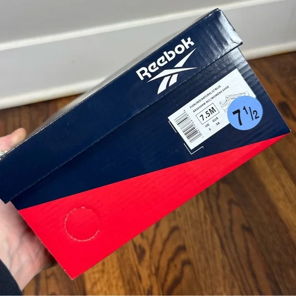 Reebok Retro Low Sneakers Women’s Size 7.5 Red White AR30309W-RCL New in Box - Picture 9 of 9
